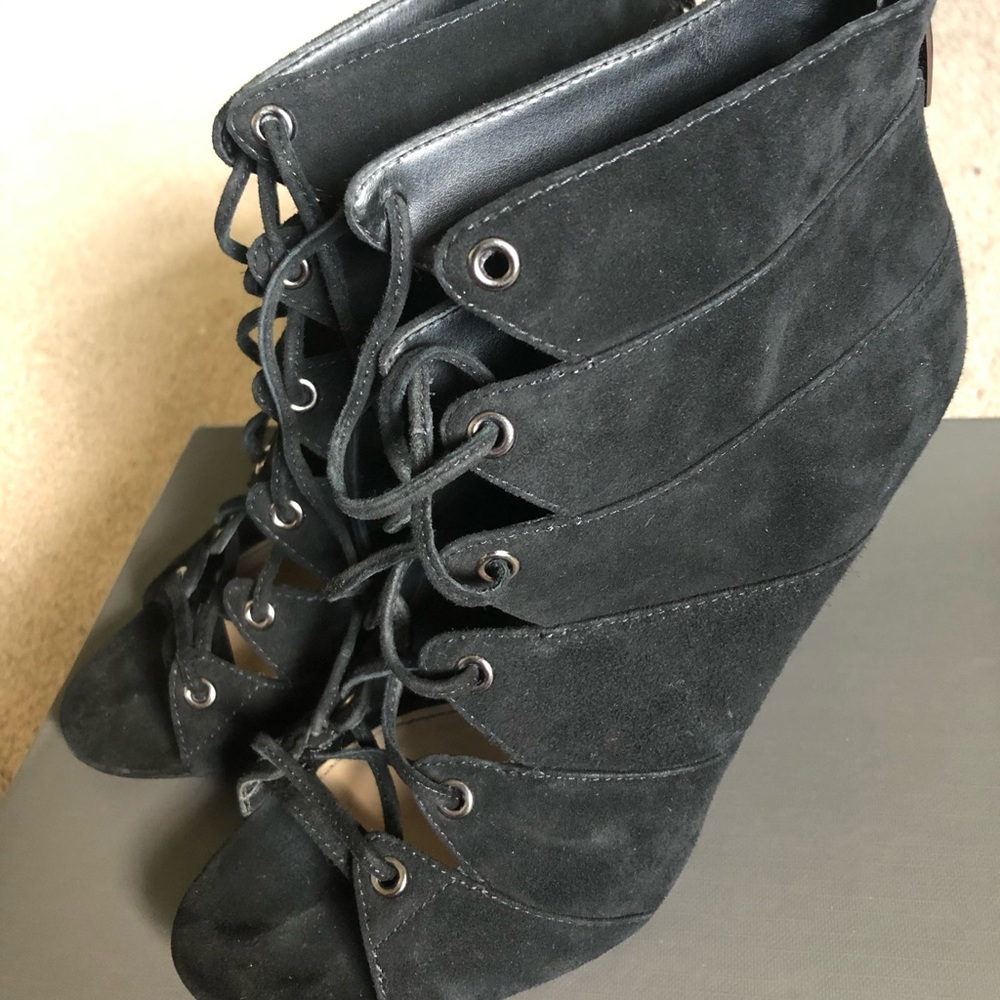 High heels - Picture 2 of 3